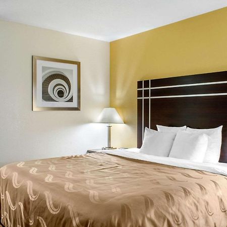 Quality Inn МакКом Екстериор снимка