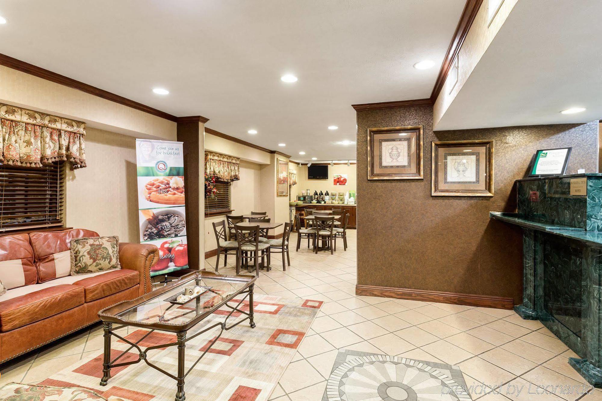 Quality Inn МакКом Екстериор снимка